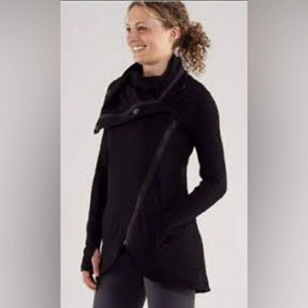 Lululemon black method wrap
Good used condition